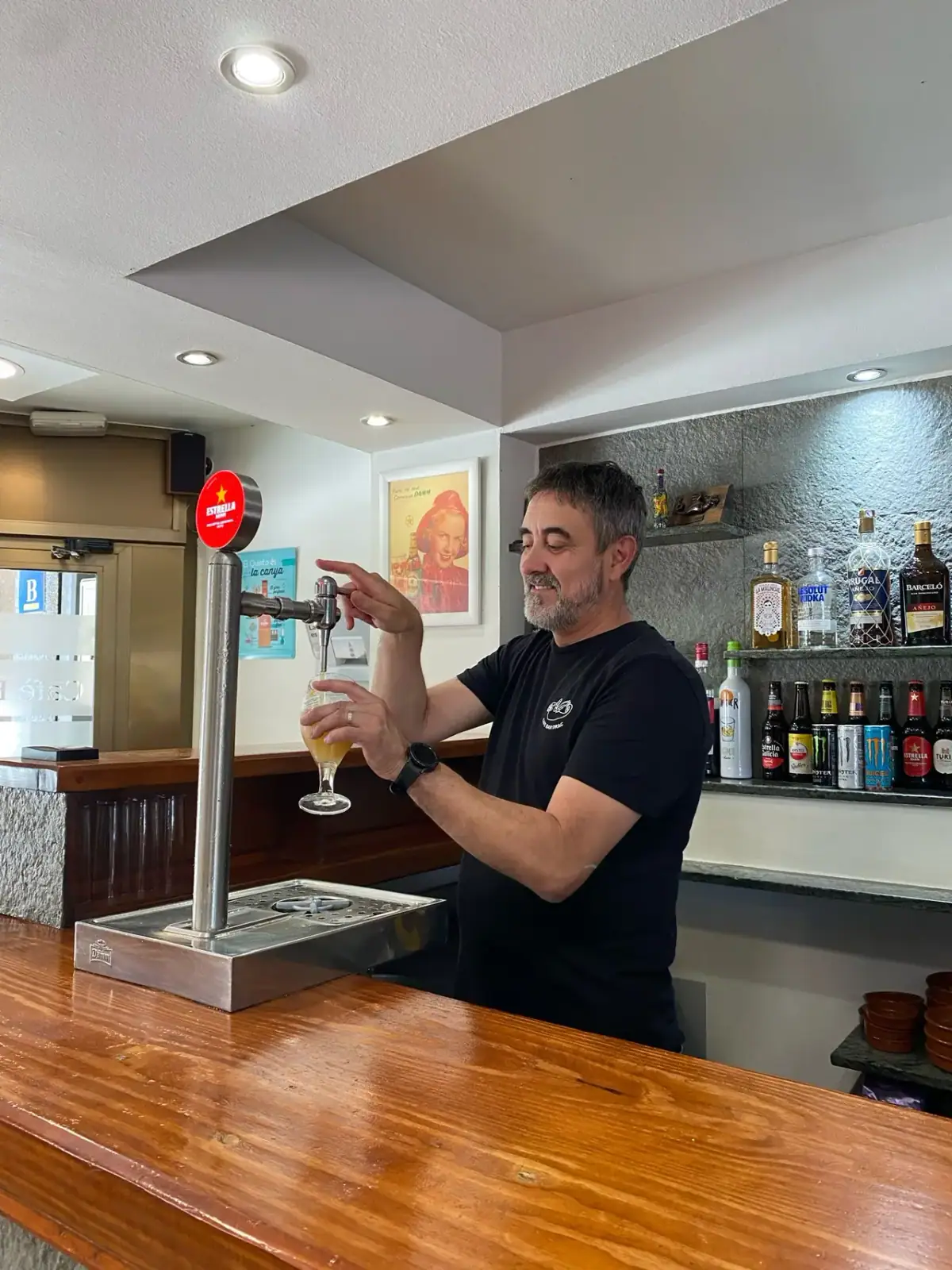 Camarero del Cafè Bar Drac