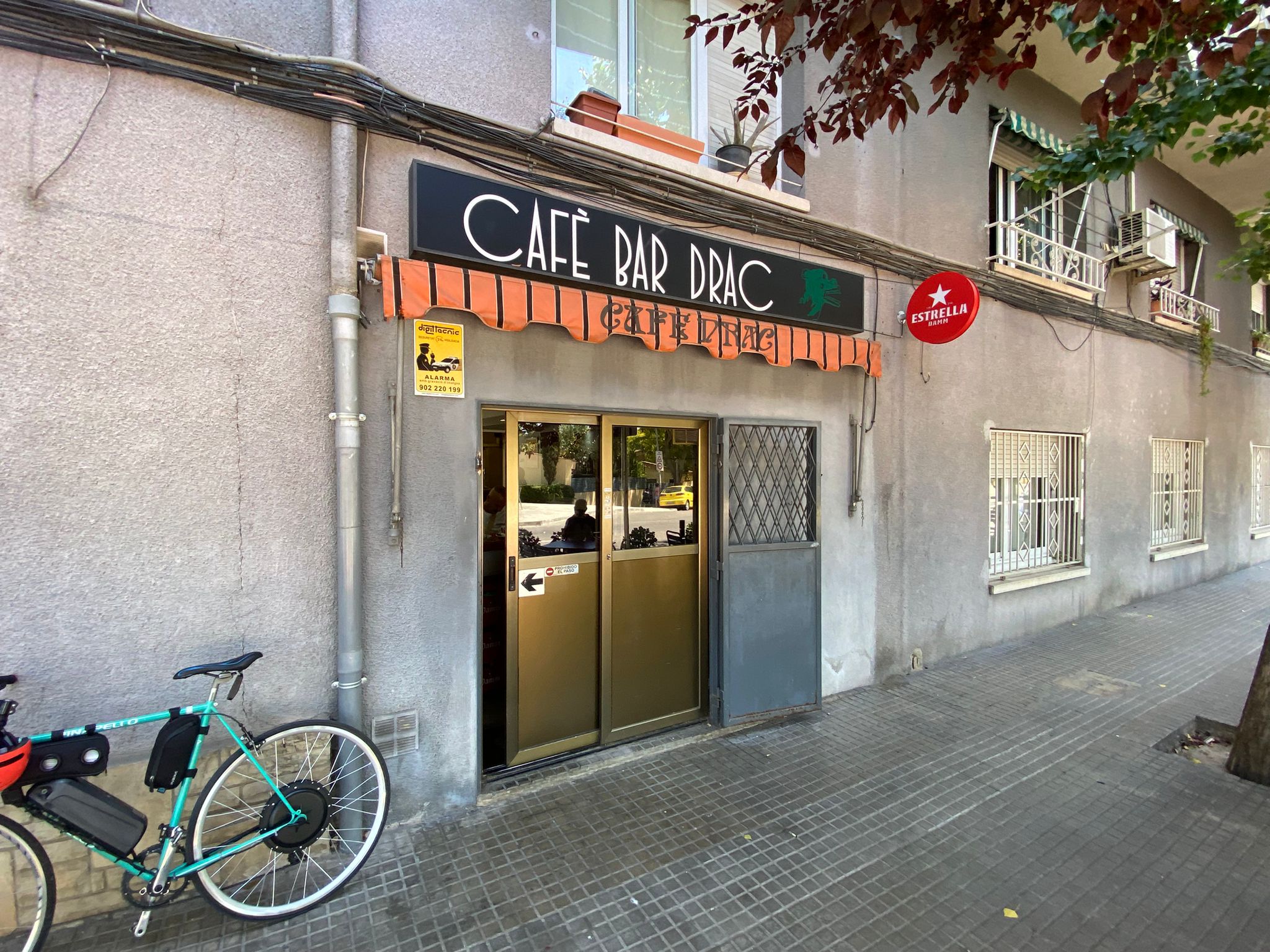 Façana del Cafè Bar Drac